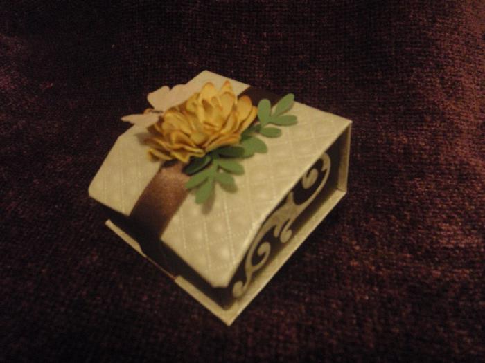 Кутија од картона са властитим рукама: оригинални и веома слатки сувенир