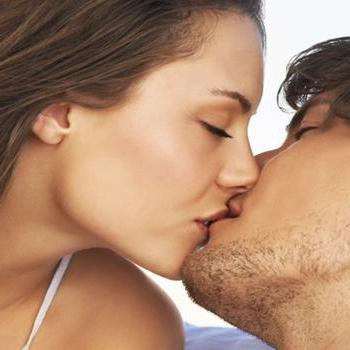 Како се пољубити по први пут? Савети за момке и девојке
